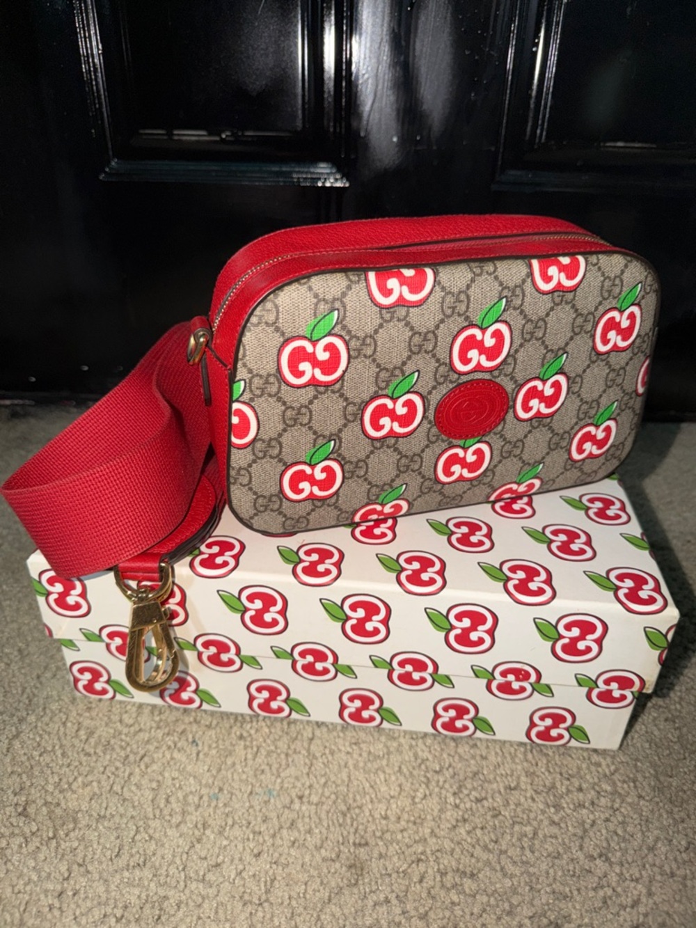 Gucci Beige GG Supreme Apple Print Crossbody Bag with Red Strap